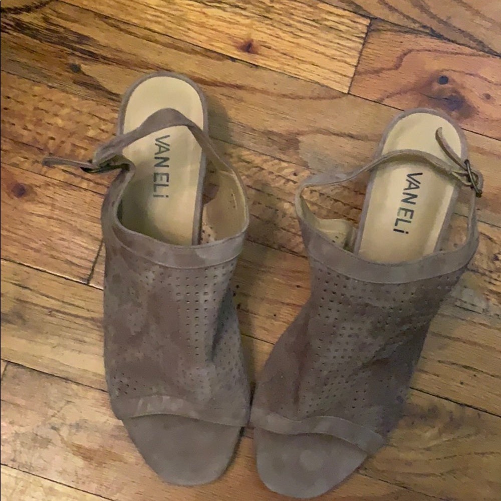 Block heel sandals